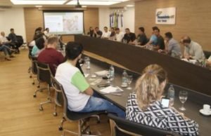 Empresários do comércio conhecem equipamento que dá fim ao lixo orgânico e o transforma em energia renovável