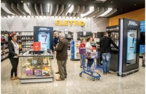 Prateleira infinita muda experiência de compra em loja conceito do Muffato